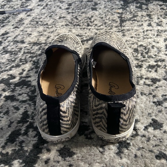 Arnold Palmer Zebra Animal Print Casual Loafer Sneaker - Picture 4 of 5